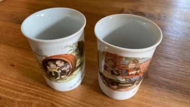 Twee bekers ot en Sien . Jet ter steeg 1984, Huis en Inrichting, Keuken | Servies, Ophalen of Verzenden, Aardewerk, Overige stijlen
