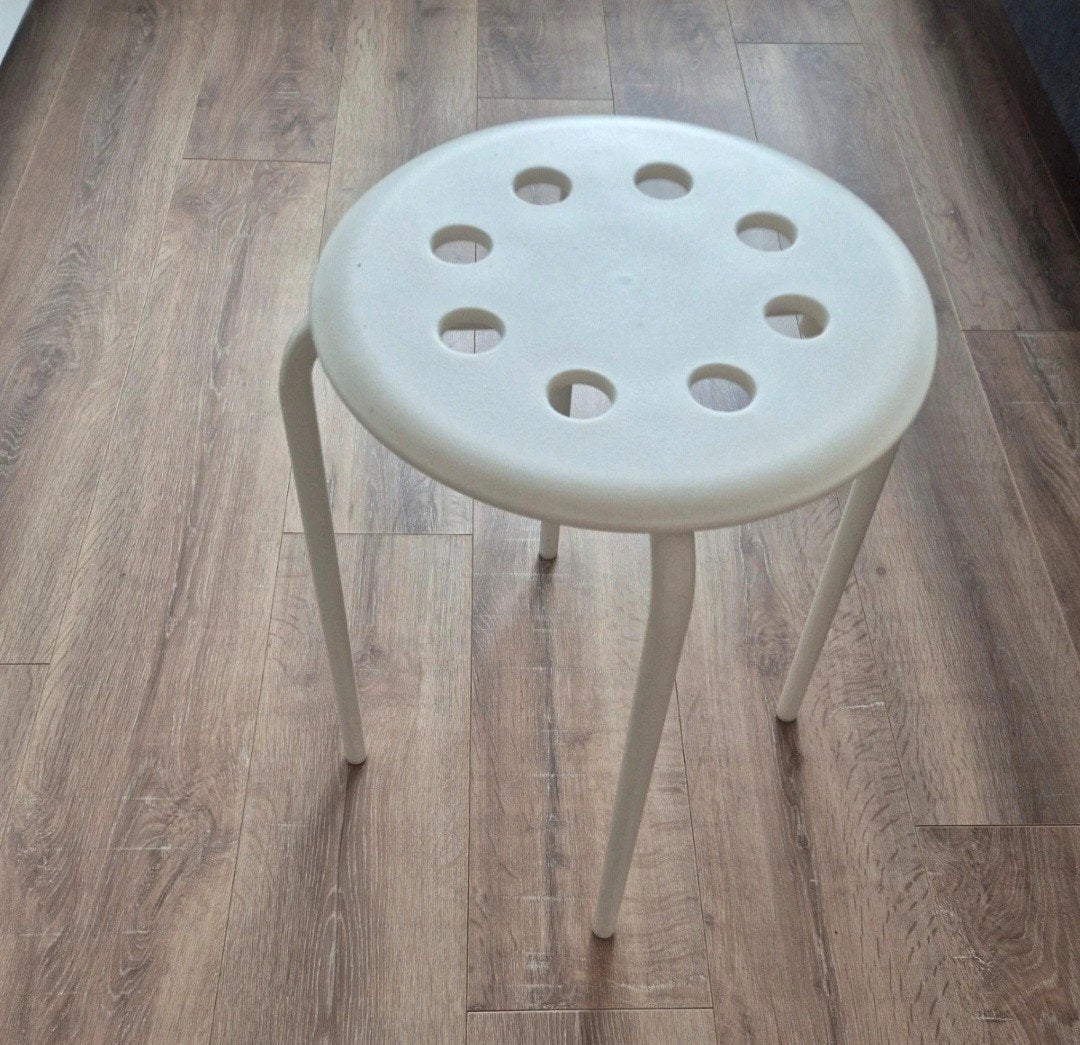 Witte kruk IKEA Marius - Zo goed als nieuw, Ophalen of Verzenden