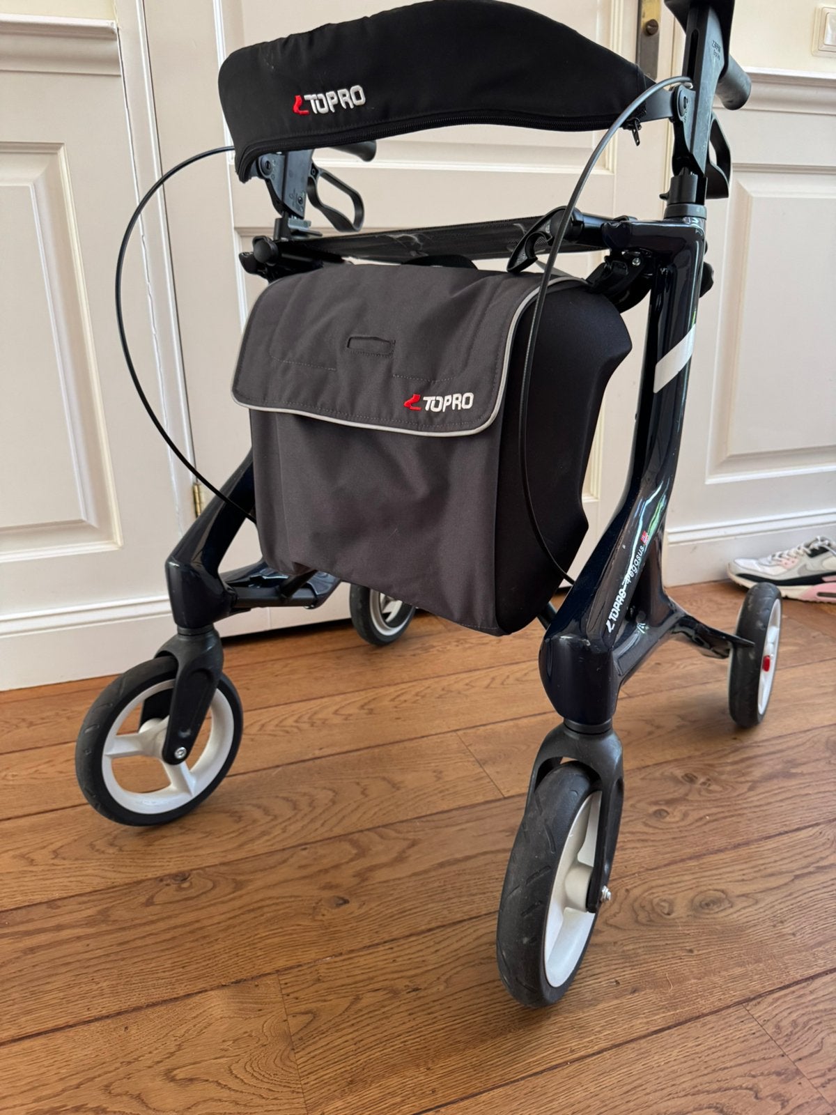 Lichtgewicht Topra Pegasus Carbon Rollator, Ophalen, Opvouwbaar, Zo goed als nieuw