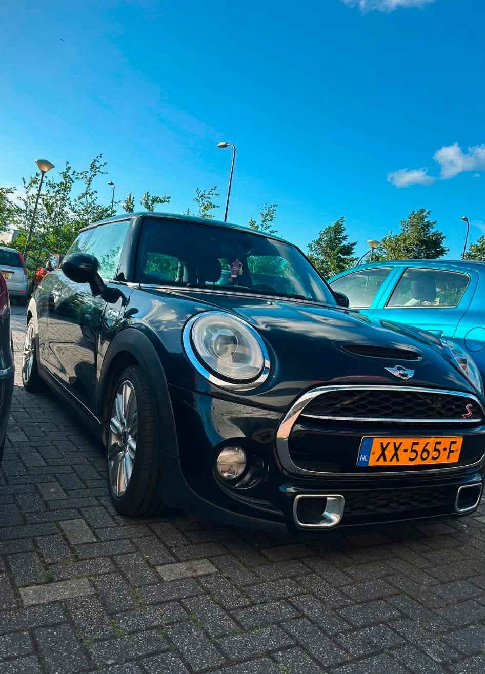 Mini 2.0 Cooper S-CooleAuto-slecht77.000km-ruilen isMogelijk, Voorwielaandrijving, Xenon verlichting, 1995 cc, Zwart