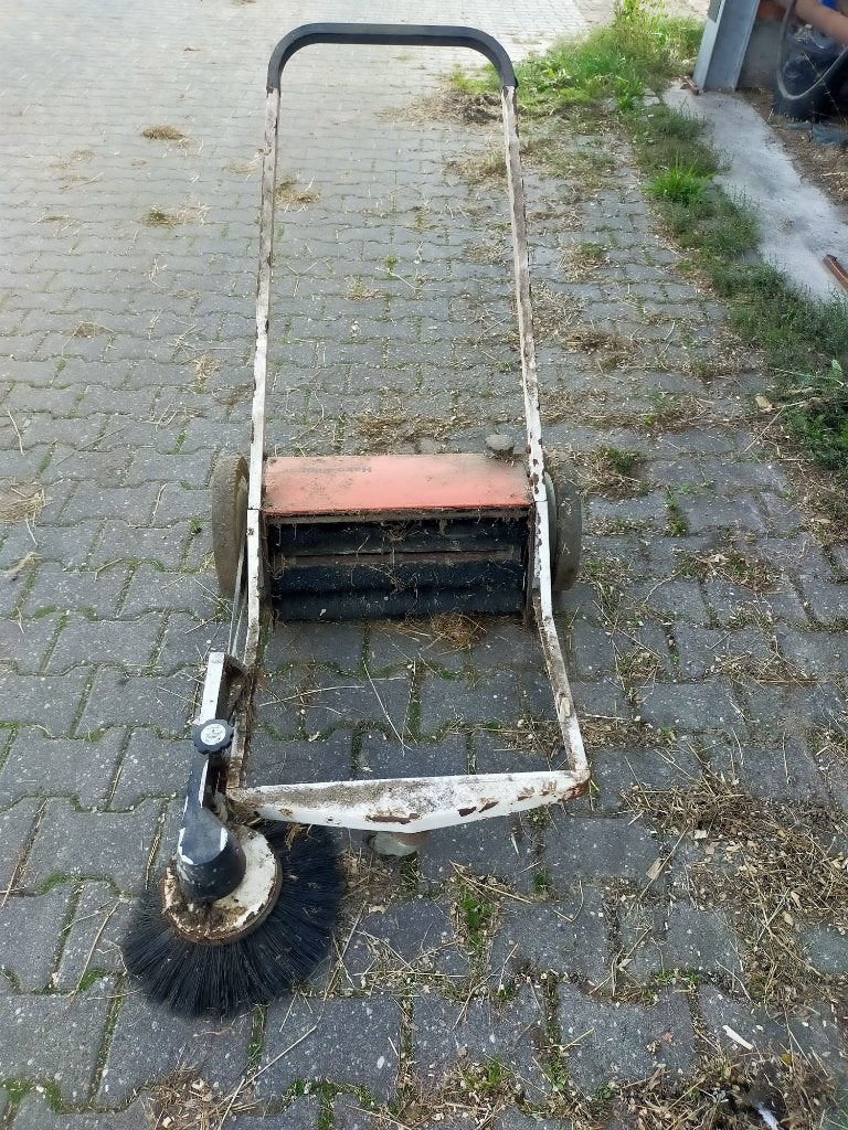 bezem, Ophalen, Zo goed als nieuw, Bezem