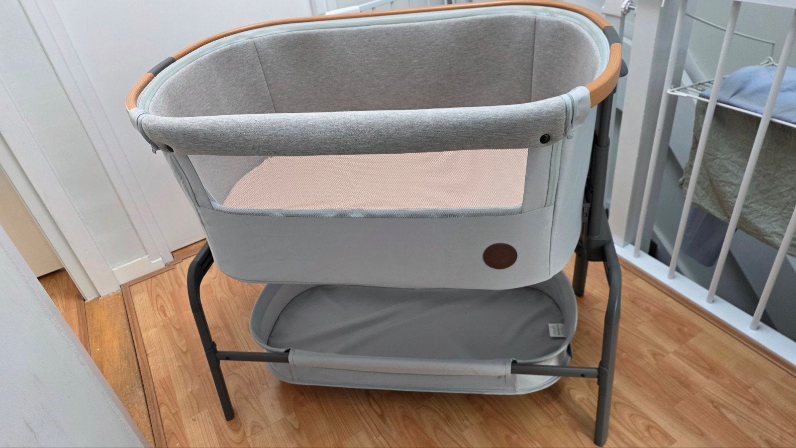 Compleet met matras en nieuwe hoeslakens Maxi-Cosi Iora Co-S, Kinderen en Baby's, Babywiegjes en Ledikanten, Ophalen, Zo goed als nieuw