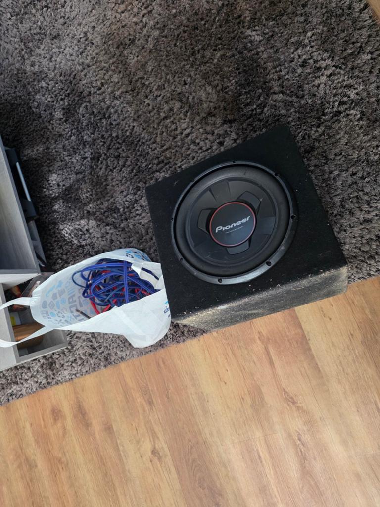 Een mooie subwoofer, Auto diversen, Autospeakers, Ophalen of Verzenden