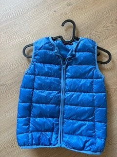 Mooie warme body warmer met rits 122, Ophalen, Zo goed als nieuw, Maat 128