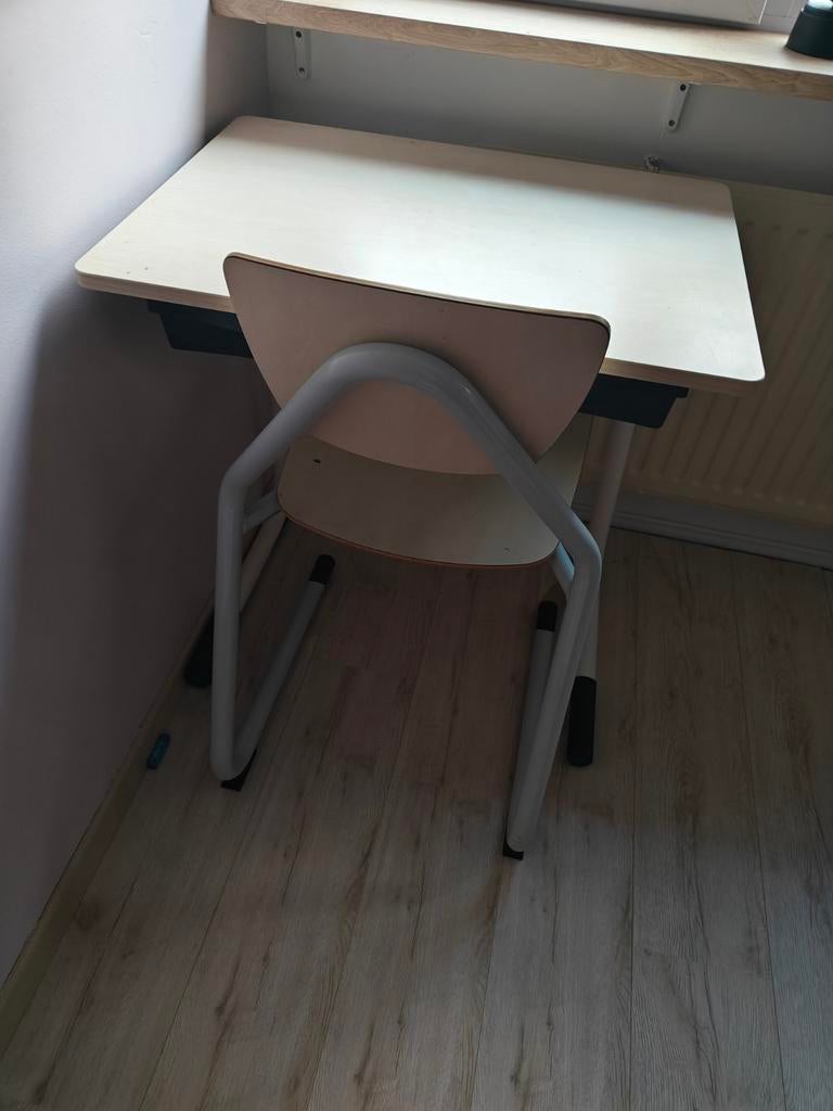 Gratis bureau met stoel, Ophalen