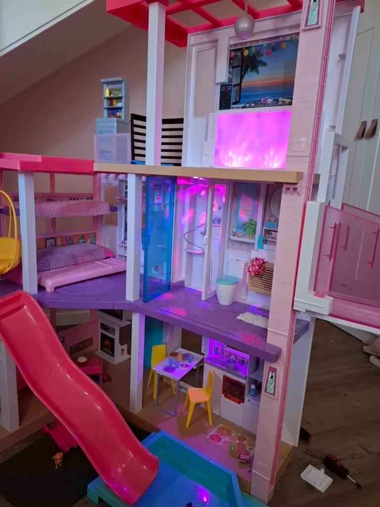 Barbie Droomhuis met accessoires en glijbaan, Ophalen, Zo goed als nieuw, Barbie