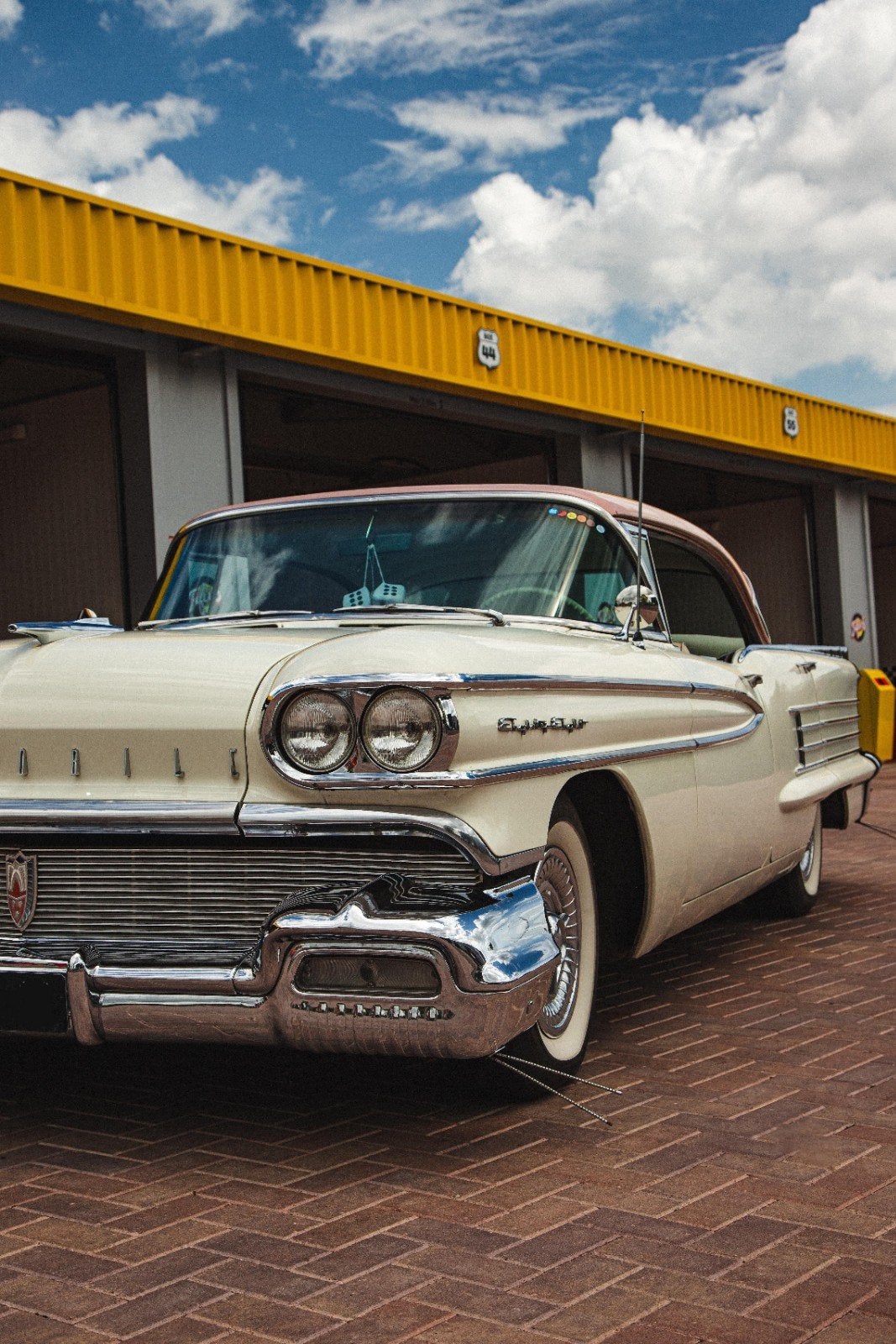 Oldsmobile Holiday Super 1958, Auto's, Oldtimers, Particulier, Oldsmobile, Benzine, Sedan, Automaat, Beige, Zwart, Leder en Stof