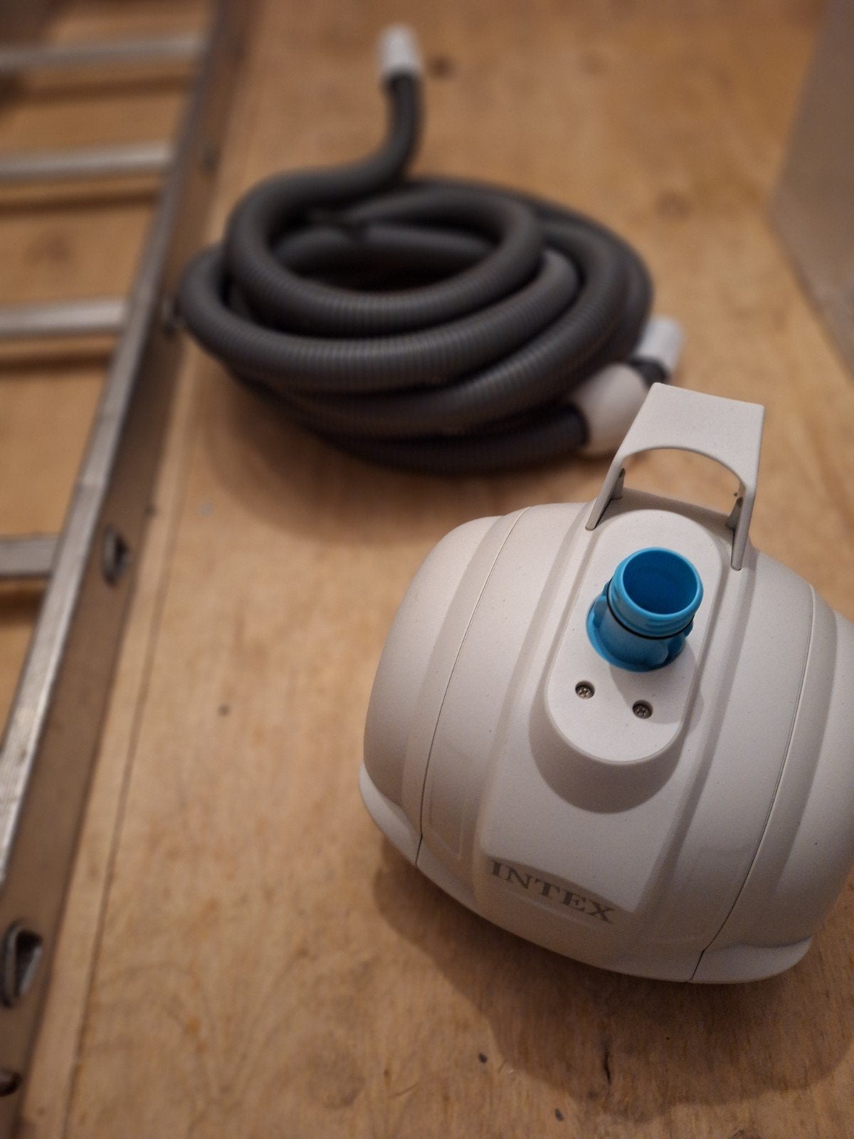 Intex ZX50 Zwembad robotstofzuiger op pomp, Ophalen of Verzenden, Zo goed als nieuw