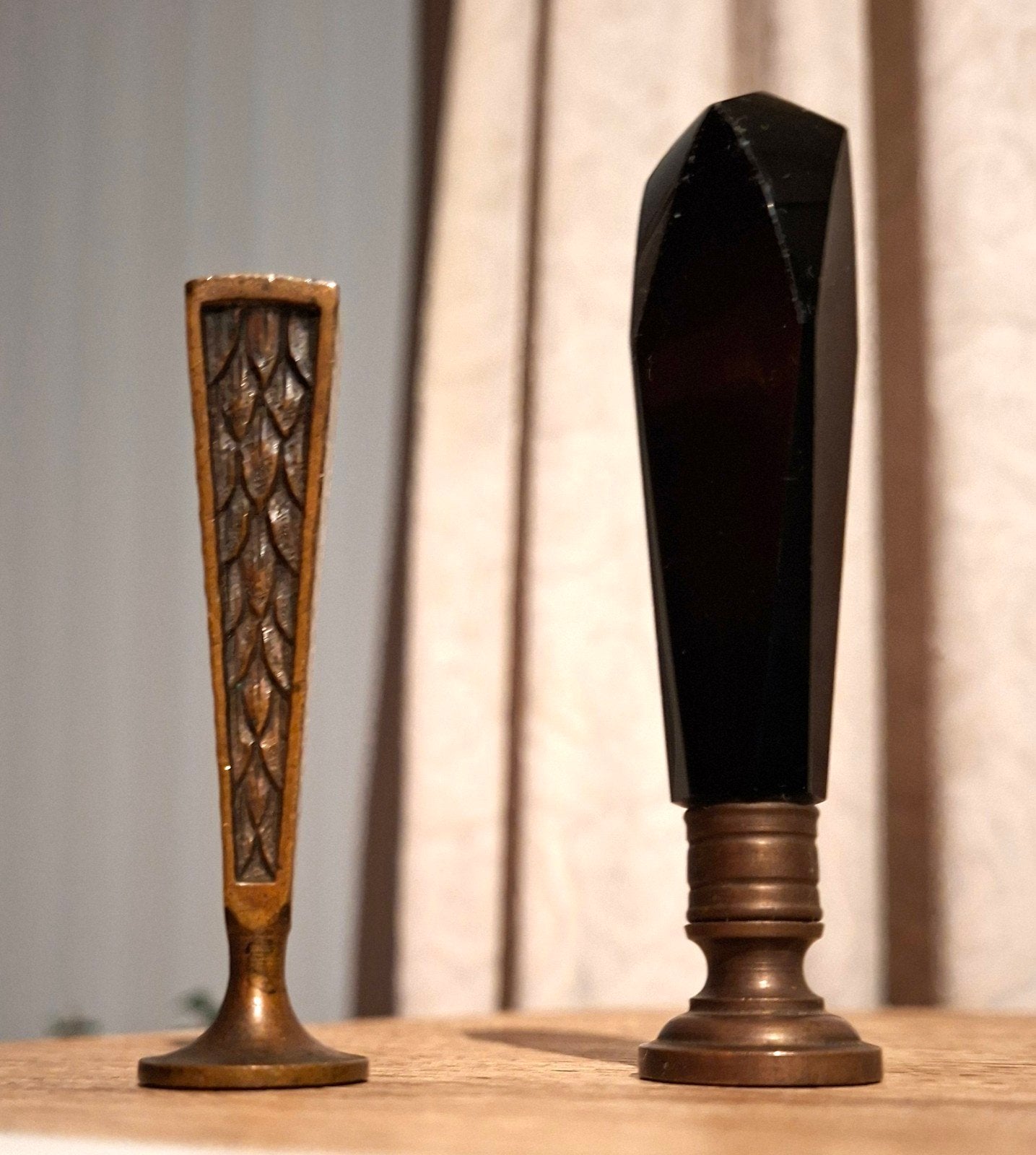 Set (2) antieke Art Deco lakzegel stempels, met monogram, Ophalen of Verzenden