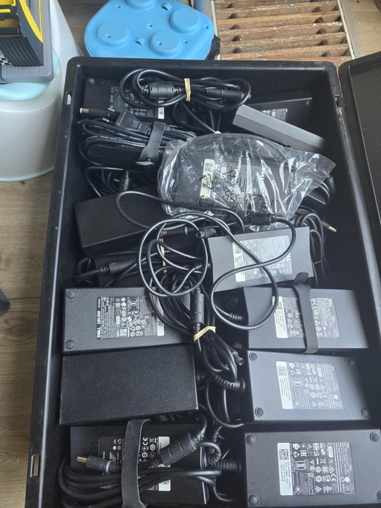 40x Dell Opladers 130W-180W - Partij Laptop Adapters, Computers en Software, Laptop-opladers, Ophalen, Gebruikt