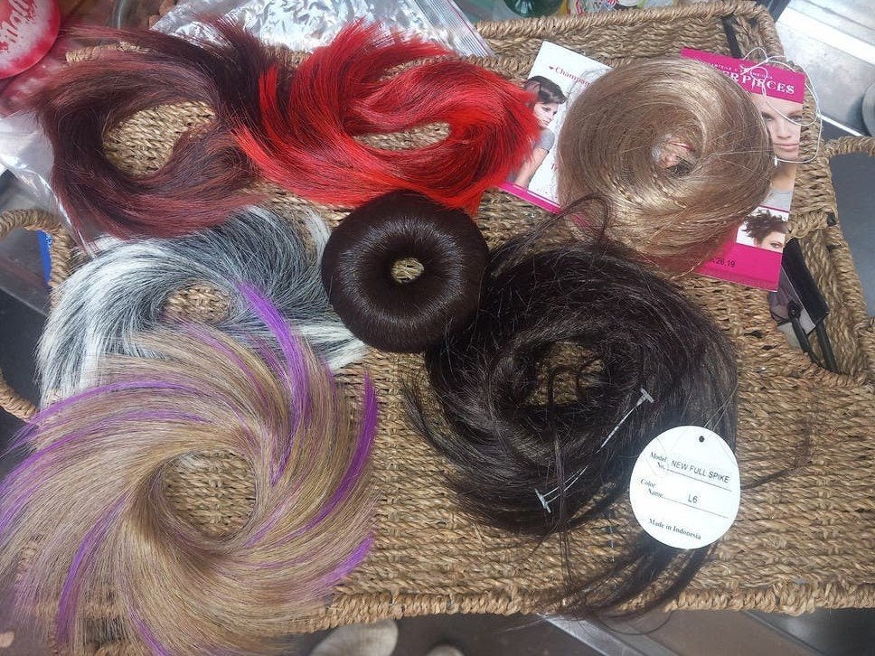 diverse froezels 1 echt haar en 1 Donut, Ophalen of Verzenden, Nieuw, Pruik of Haarverlenging