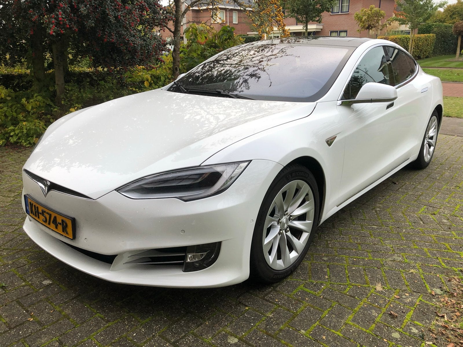 Tesla Model S 2016 Wit, Auto's, Tesla, Automaat, Zwart, 110 €/maand, Model S