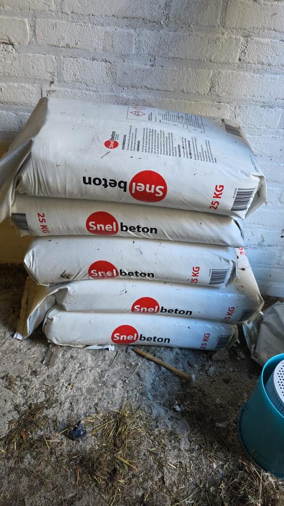 MOET ZSM WEG! 5 zakken snelbeton, Ophalen, Nieuw, Beton