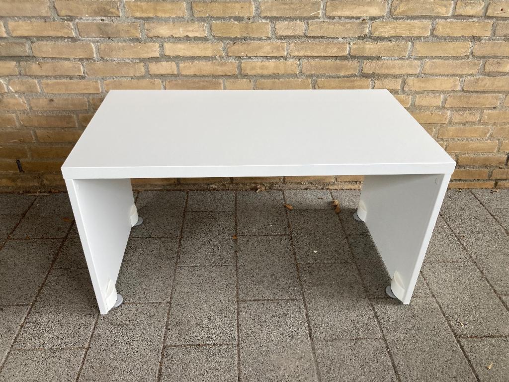 2 stuks Stuva (IKEA) speelgoed bank/bureau, Ophalen, 50 tot 100 cm, Zo goed als nieuw, Minder dan 100 cm