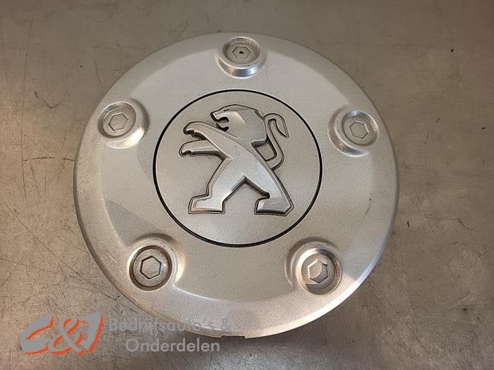 Wieldop van een Peugeot Expert