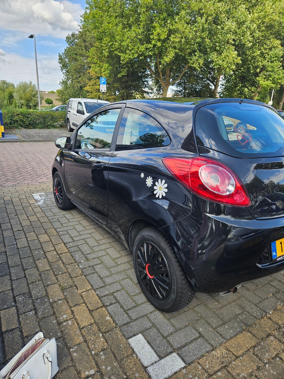 Ford Ka 1.2 51KW 2010 Zwart, Voorwielaandrijving, 1242 cc, 4 cilinders, 4 stoelen
