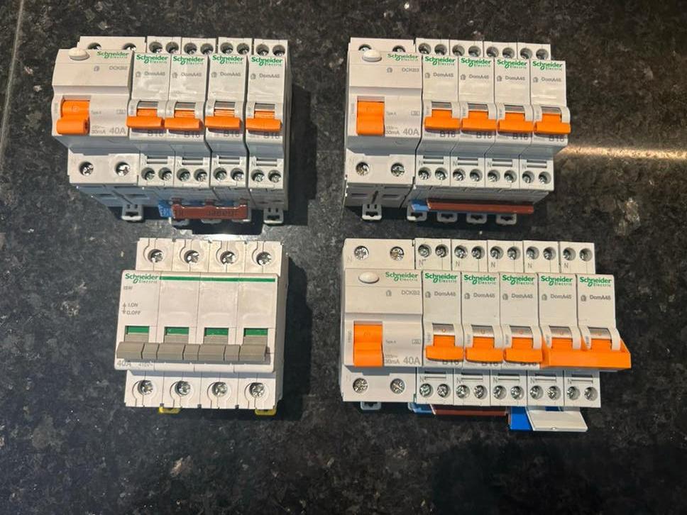 Schneider electric Aardlek, automaten, Hoofdschakelaar, Doe-het-zelf en Verbouw, Elektra en Kabels, Ophalen of Verzenden, Zo goed als nieuw