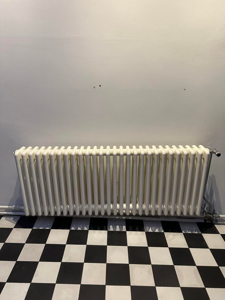 Mag weg voor weinig; Klassieke radiator, wit, in goede staat, Doe-het-zelf en Verbouw, Verwarming en Radiatoren, 30 tot 80 cm