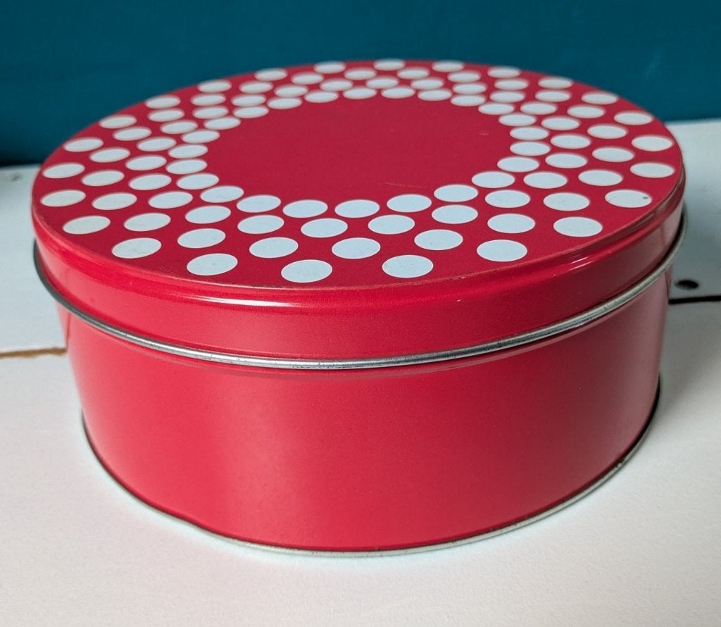 Hema rood met witte stippen koektrommel, Verzamelen, Ophalen of Verzenden, Gebruikt, Koek(jes), Overige merken