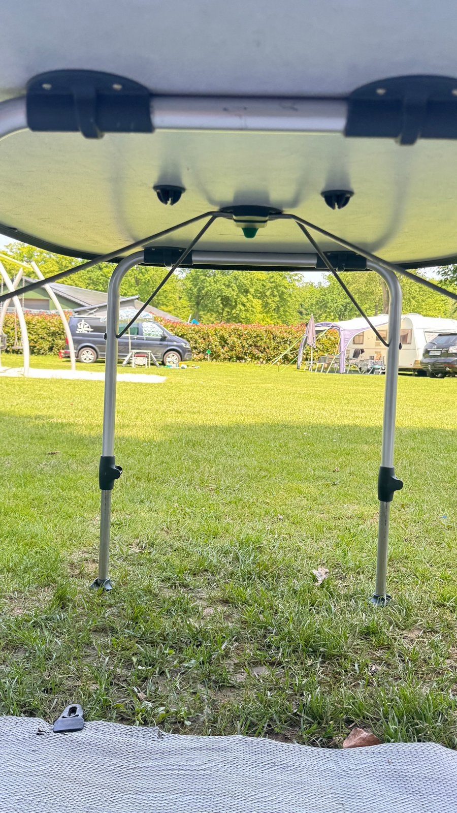 Nette campingtafel 1.30m x 0.90m - Te groot voor ons, Caravans en Kamperen, Kampeermeubelen, Ophalen of Verzenden, Gebruikt, Campingtafel