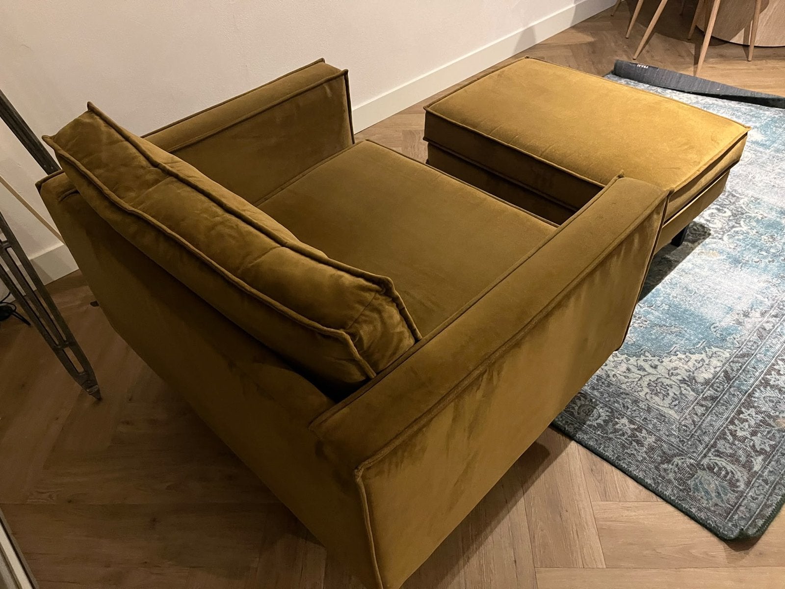 Woood Loveseat Fluweel met Voetenbank - Zo goed als nieuw, 75 tot 100 cm, Ophalen of Verzenden, Zo goed als nieuw, 100 tot 125 cm