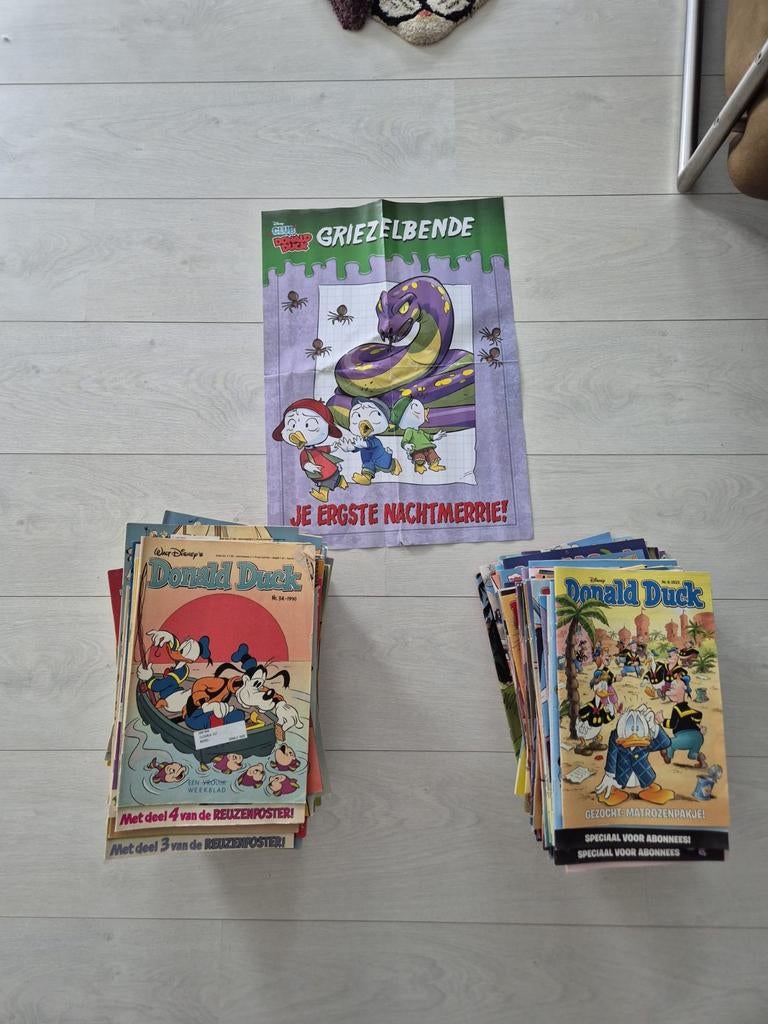 Donald Duck strips oude en nieuwe edities+een poster., Meerdere stripboeken, Ophalen, Gelezen, Donald Duck