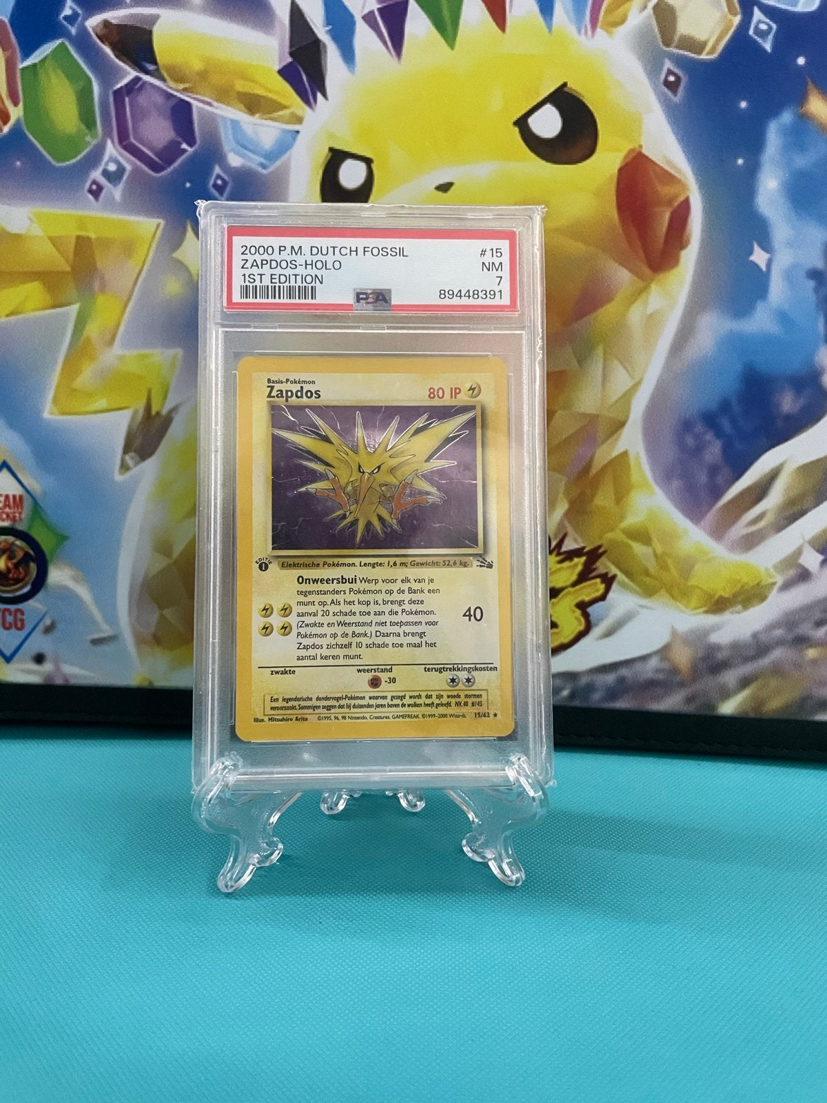 PSA 7 Zapdos Holo 1st Edition 2000 P.M. Dutch Fossil, Hobby en Vrije tijd, Verzamelkaartspellen | Pokémon, Ophalen of Verzenden