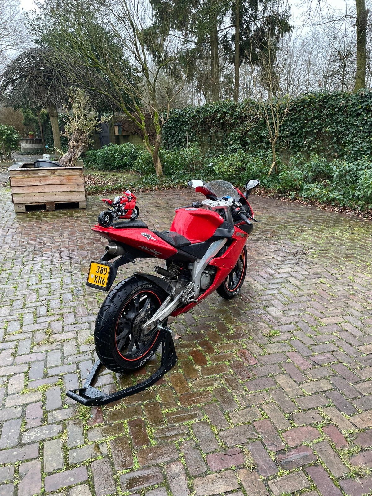Derbi gpr50 77cc, Fietsen en Brommers, Brommers | Derbi, Ophalen, 6 versnellingen, Maximaal 45 km/u, Zo goed als nieuw