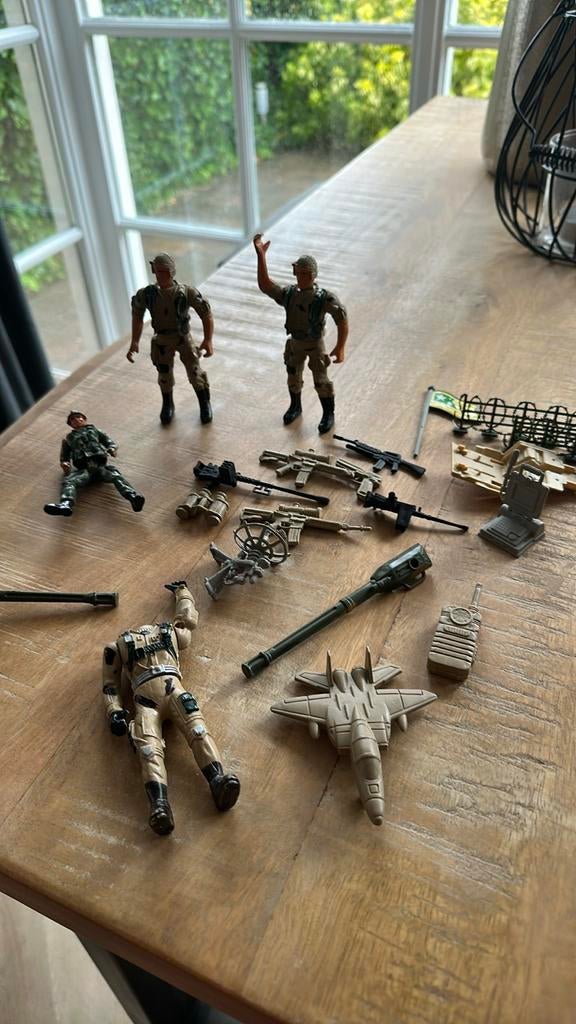 Actiefiguren set met soldaten en accessoires, Ophalen of Verzenden, Gebruikt