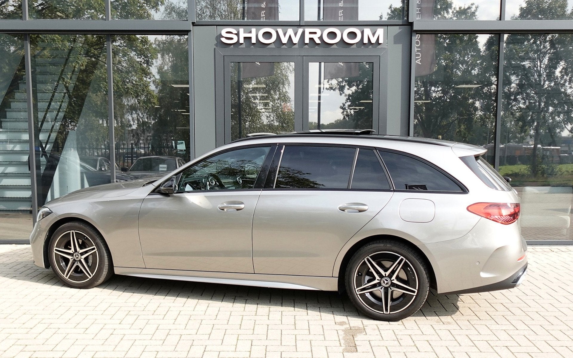 Mercedes-Benz C-klasse Estate 300 e AMG Line PANO KEYLESS 36, Auto's, Automaat, Dealer onderhouden, Achterwielaandrijving, Gebruikt