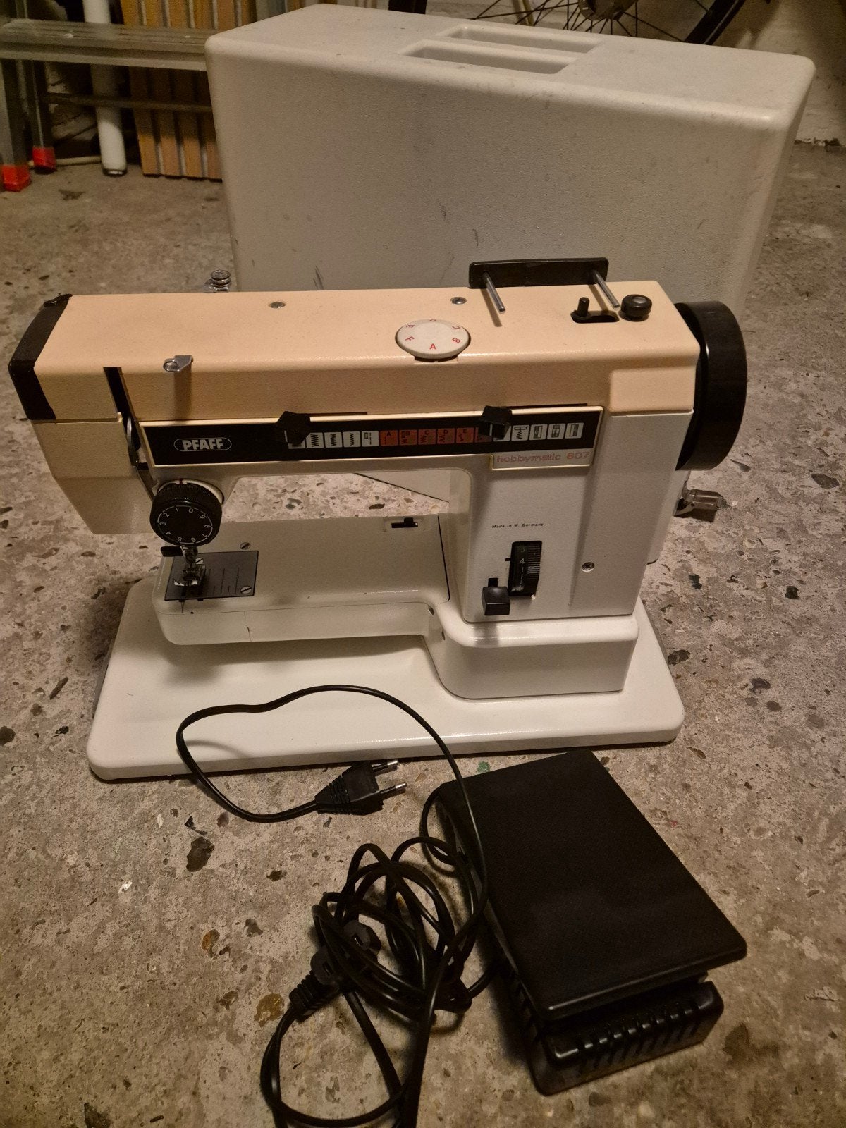 Pfaff Hobbymatic 807 naaimachine - gratis af te halen, Ophalen
