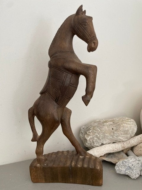 Vintage houten beeld steigerend paard. Houtsnijwerk hout., Antiek en Kunst, Ophalen, Zoogdier, 20 - 50 cm, Beeld