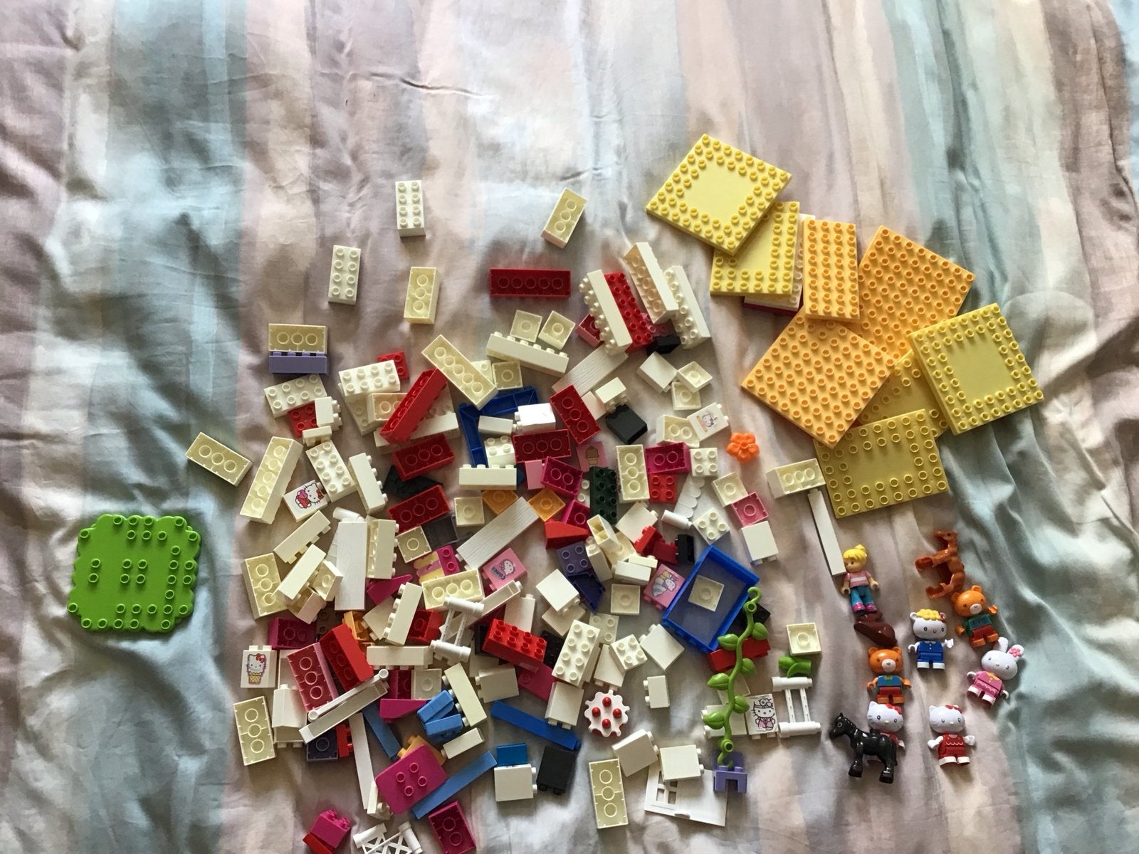 Namaak duplo hello kitty en andere bouwblokken, Kinderen en Baby's, Speelgoed | Duplo en Lego, Ophalen, Inclusief minifiguren