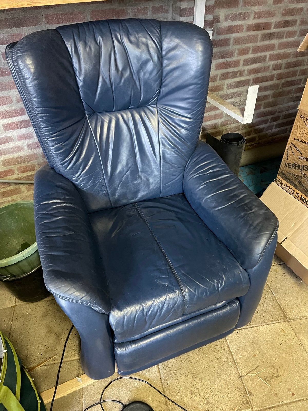 Blauwe leren fauteuil, elektrische verstelbaar, Ophalen, Gebruikt, Leer, 75 tot 100 cm
