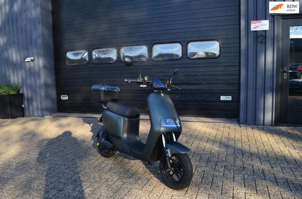 Senzo Bromscooter Balance, Einsteinstraat 12
6604BW  Wijchen, NL, Ted Heijmans, Senzo, Info@rh-autos.nl