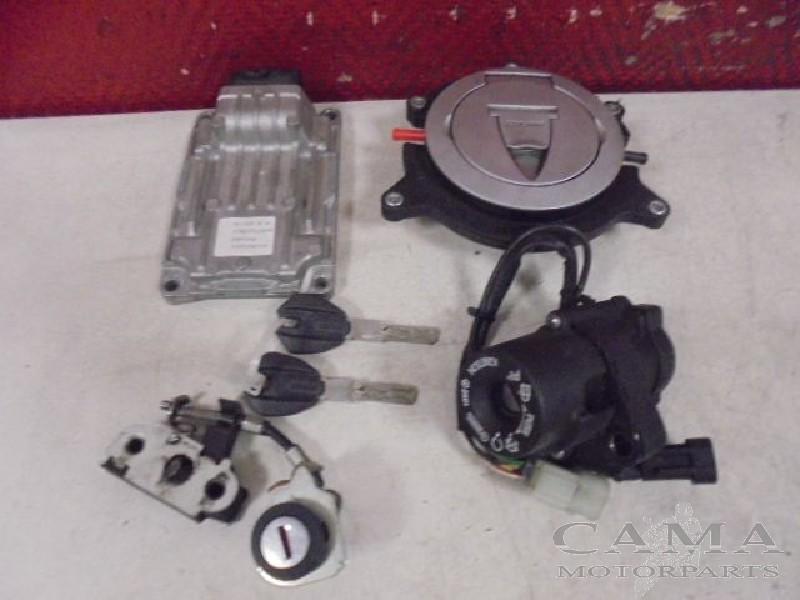 Slotenset Ducati Monster 1100 2008-2010 (2008-01/2010-12), Cama Motorparts, Gebruikt, Info@cama-motorparts.nl, P.J. Troelstraweg 8, MAASSLUIS 3144 CX, Zuid Holland, , Nederland