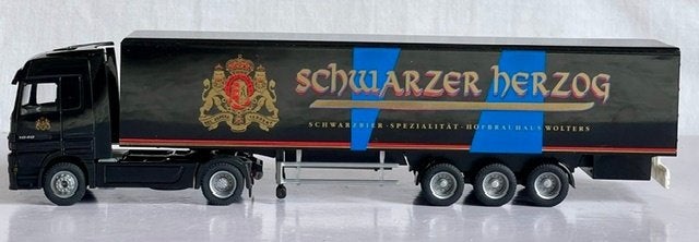Albedo 250077: MB Actros "Wolters Schwarzer Herzog Bier", Hobby en Vrije tijd, Ophalen of Verzenden, Zo goed als nieuw, Bus of Vrachtwagen