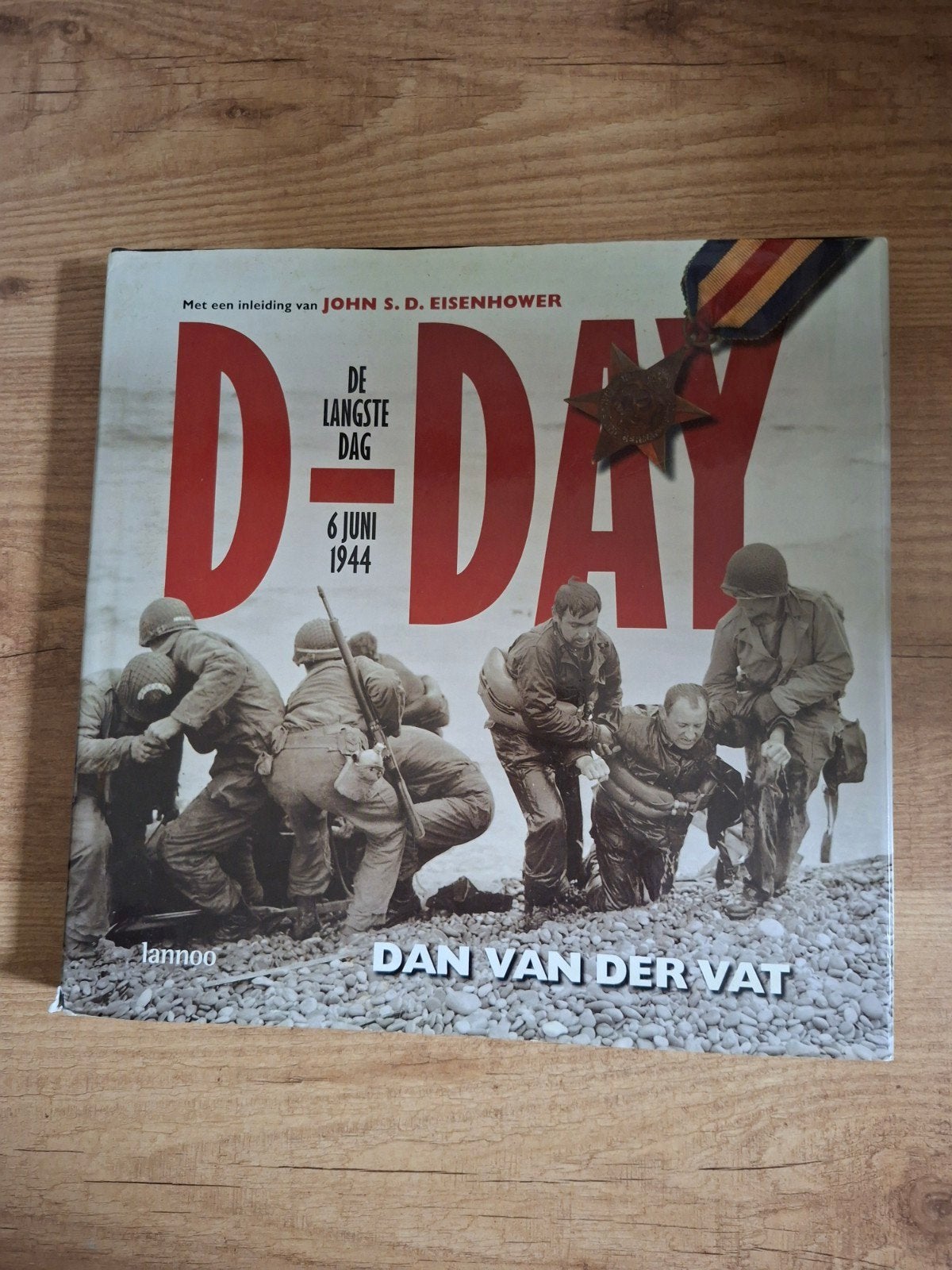 D-Day: De Langste Dag - 6 Juni 1944 (Dan van der Vat), Tweede Wereldoorlog, Dan van der Vat, Ophalen of Verzenden, Zo goed als nieuw