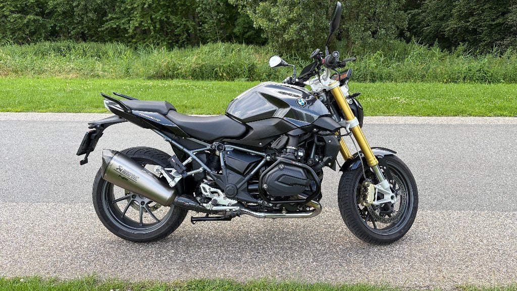Full option BMW R1200R LC Akrapovic & veel upgrades, Motoren, 2 cilinders, Occasion, Motorrijbewijs A, 1170 cc