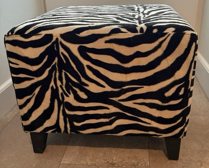 Zebraprint poef - Stijlvolle voetenbank ophalen in zaandam, Huis en Inrichting, Banken | Voetenbanken en Poefen, Ophalen, Minder dan 50 cm