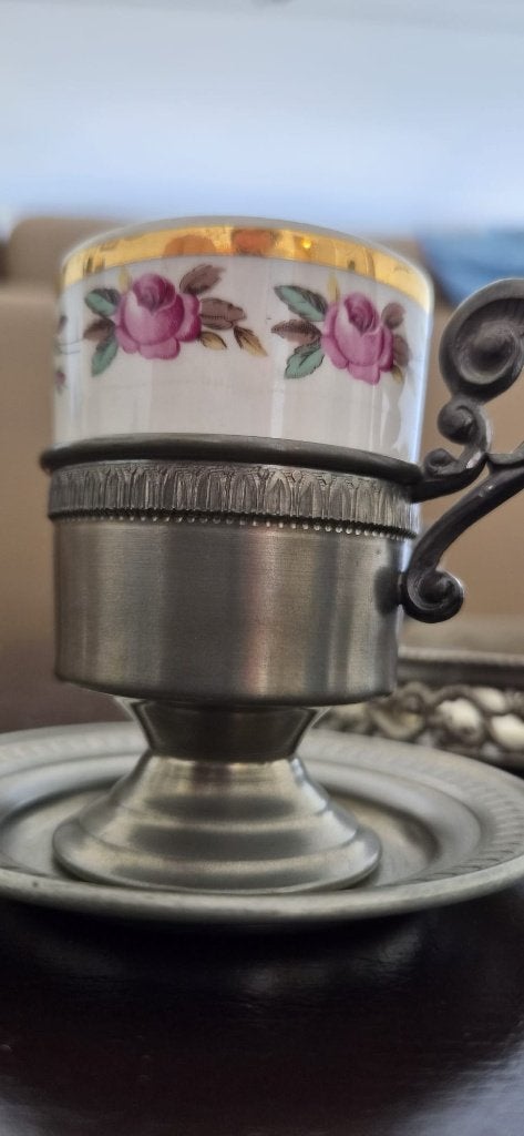 3 kopjes met tin houder en 1 dienblad en 2 theelepels, Ophalen
