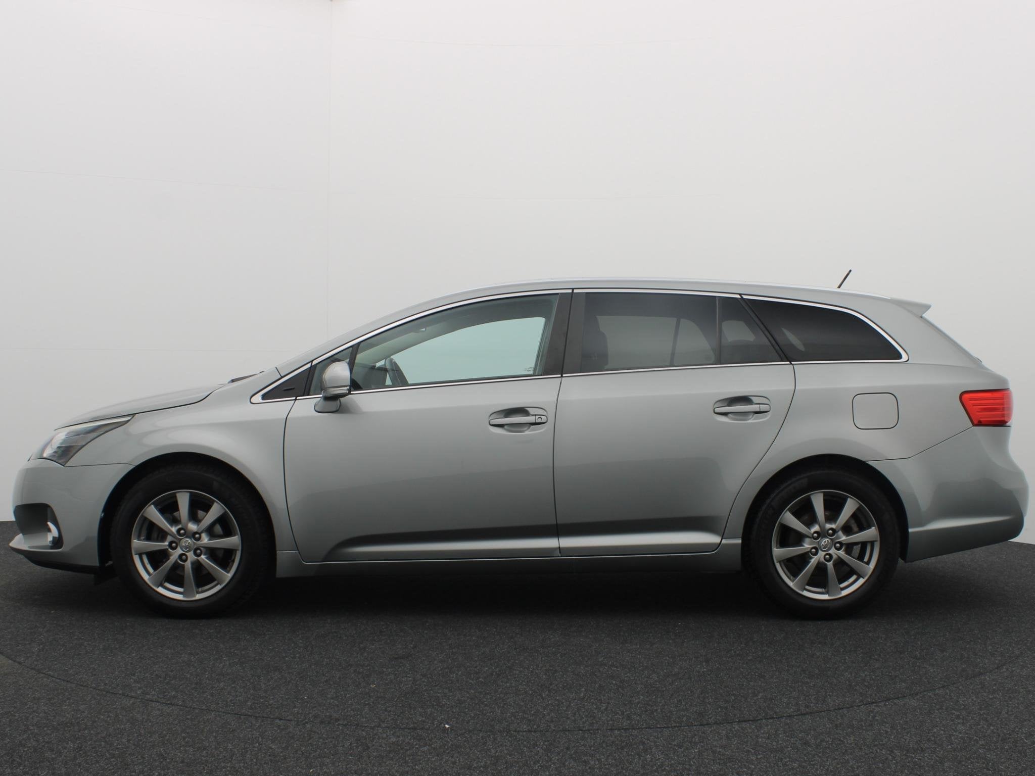 Toyota Avensis Wagon 2.0 D-4D Dynamic Business TREKHAAK / CA, Auto's, Voorwielaandrijving, 500 kg, Kunstmatig leder, 5 stoelen