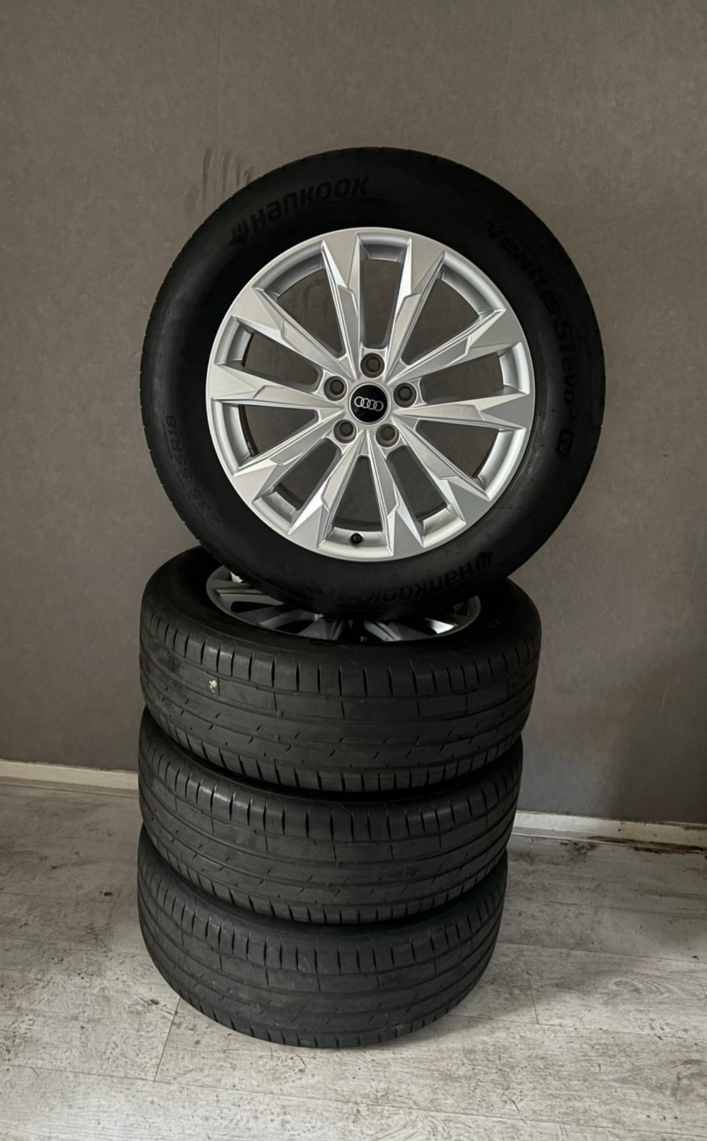 Originele 18 inch Audi Q3 F3 Velgen + Hankook Zomerbanden, 18 inch, Velg(en), Ophalen of Verzenden, 235 mm