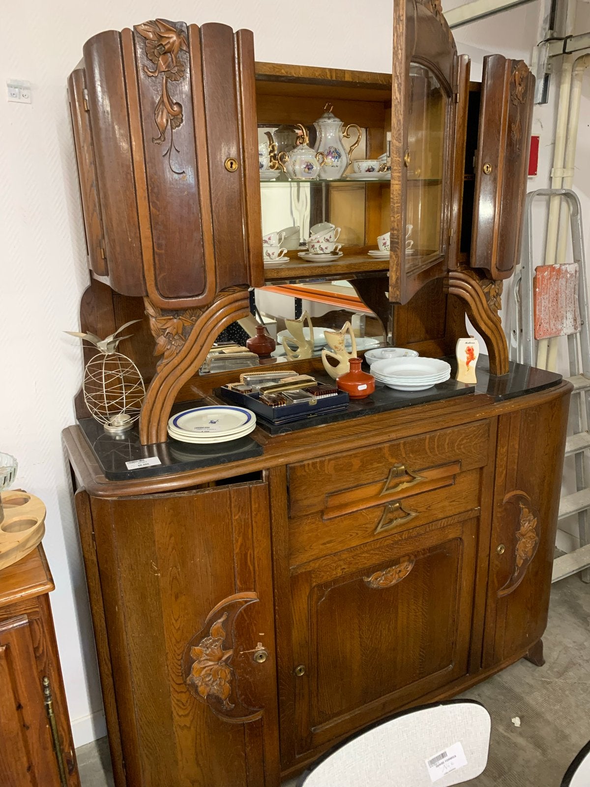 Antieke Eikenhouten Buffetkast met Snijwerk, Antiek en Kunst, Ophalen of Verzenden