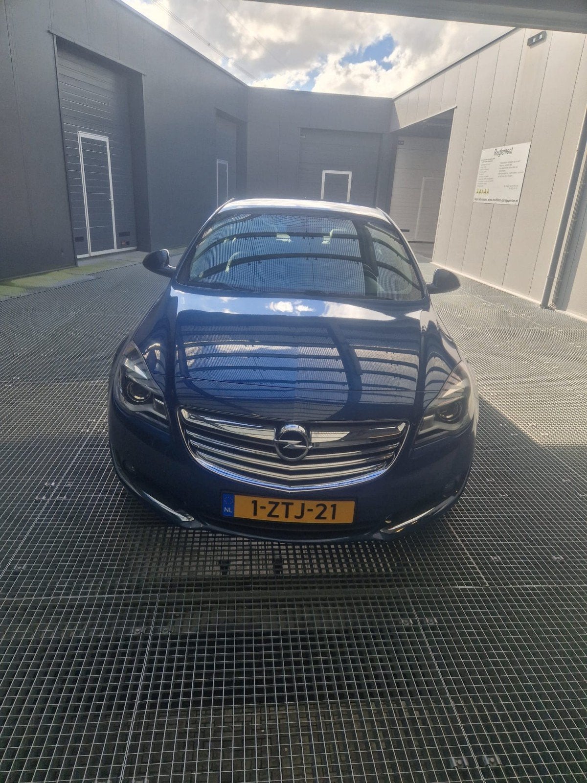 Let op: Schade! Opel Insignia 1.4 Turbo 103KW 5-DRS 2015, Auto-onderdelen, Ophalen, Voor, Opel, Spatbord