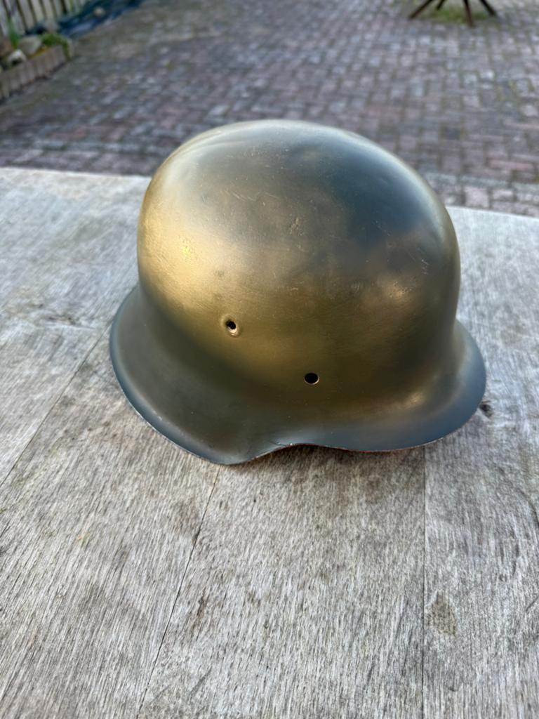 Duitse m42 helm, Verzamelen, Militaria | Tweede Wereldoorlog, Ophalen of Verzenden, Duitsland, Helm of Baret
