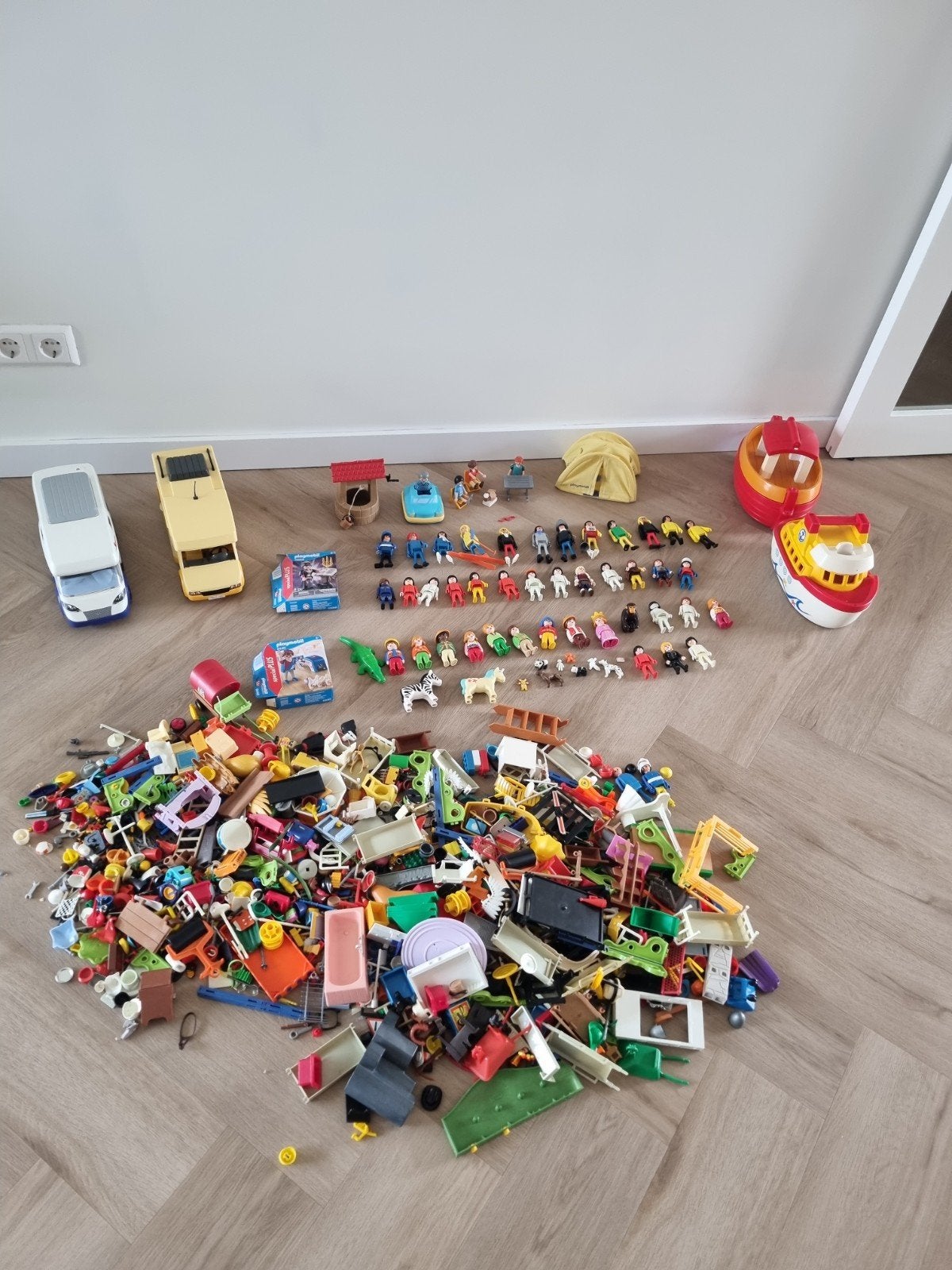 Grote Playmobil collectie: poppetjes, voertuigen + accessoir, Ophalen of Verzenden, Gebruikt