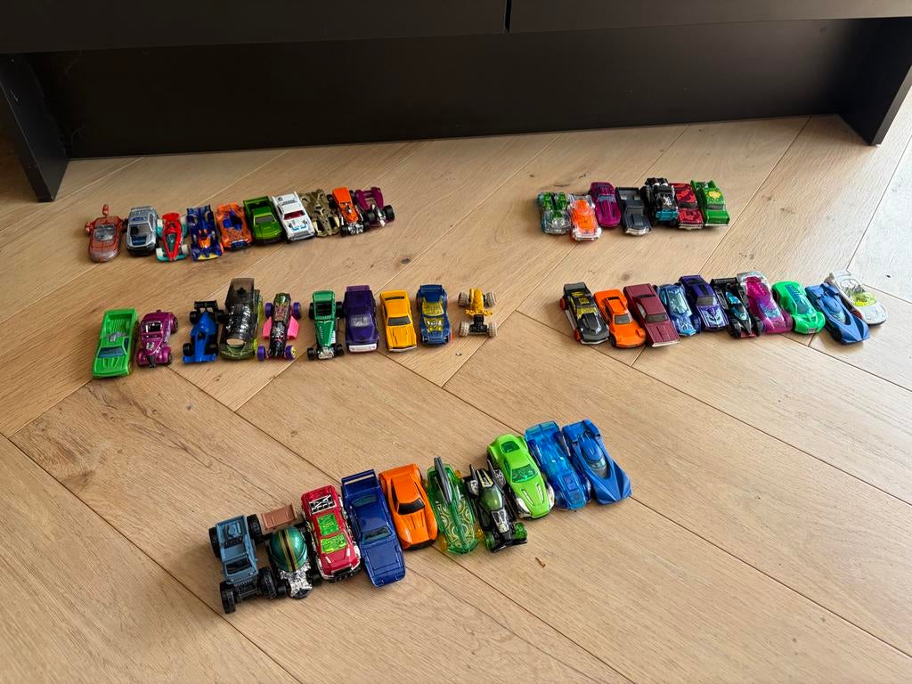 Grote collectie Hot Wheels en andere speelgoedauto's, Hobby en Vrije tijd, Modelauto's | 1:18, Ophalen, Gebruikt, Auto, Hot Wheels