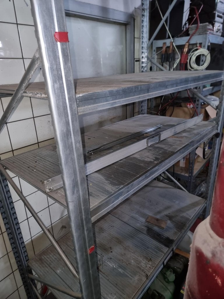 metalen legbordstelling, Ophalen, Zo goed als nieuw