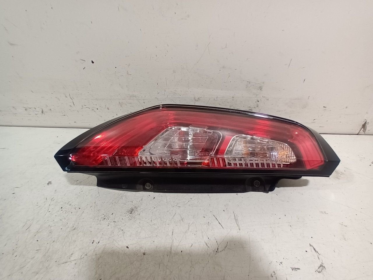 Achterlicht links buiten Fiat Punto, Auto-onderdelen, Onderdelen@venauto.nl, Van der Ven Autorecycling B.V., Gebruikt, Ettenseweg 76, 4706 PB Roosendaal, The Netherlands